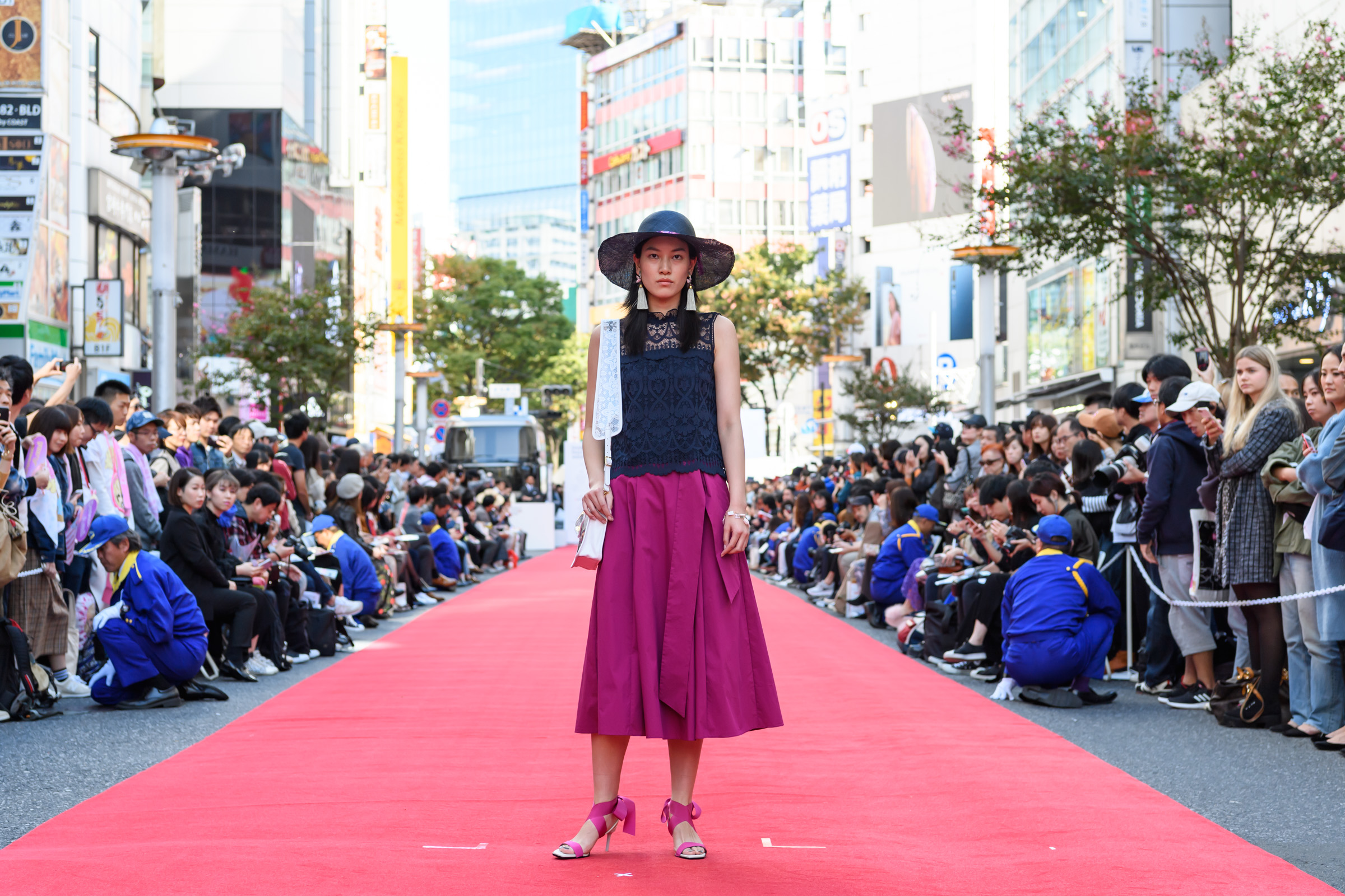 Dream Amiが路上ファッションショーに登場 10回目迎えた 渋谷ファッションウイーク 財経新聞