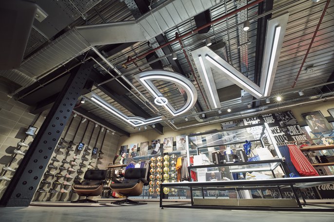 アディダスの新旗艦店「LDN」はデジタルな顧客体験とサスティナビリティの集大成 | アパレルウェブ：アパレル・ファッション業界情報サイト