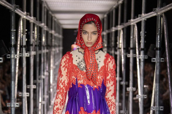 パコ ラバンヌ」パリ・オートクチュール前日に2023春夏ショーを開催