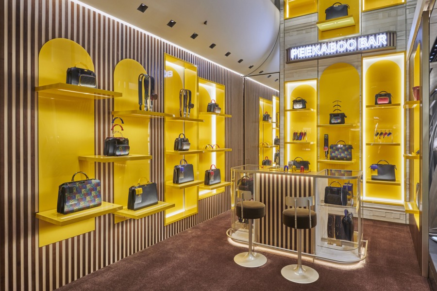 fendi 10万　サンダル　銀座